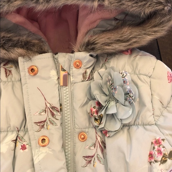 Beautiful Coat - Picture 3 of 8